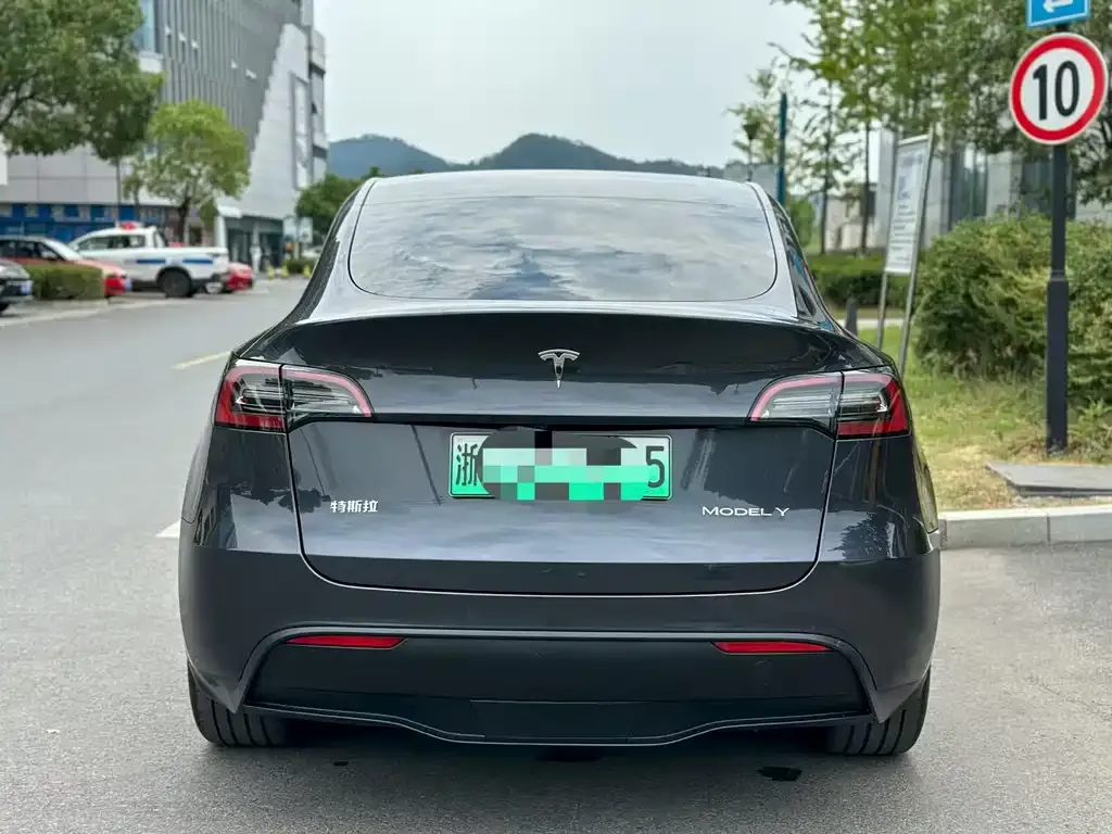 Tesla Model Y — фото 5