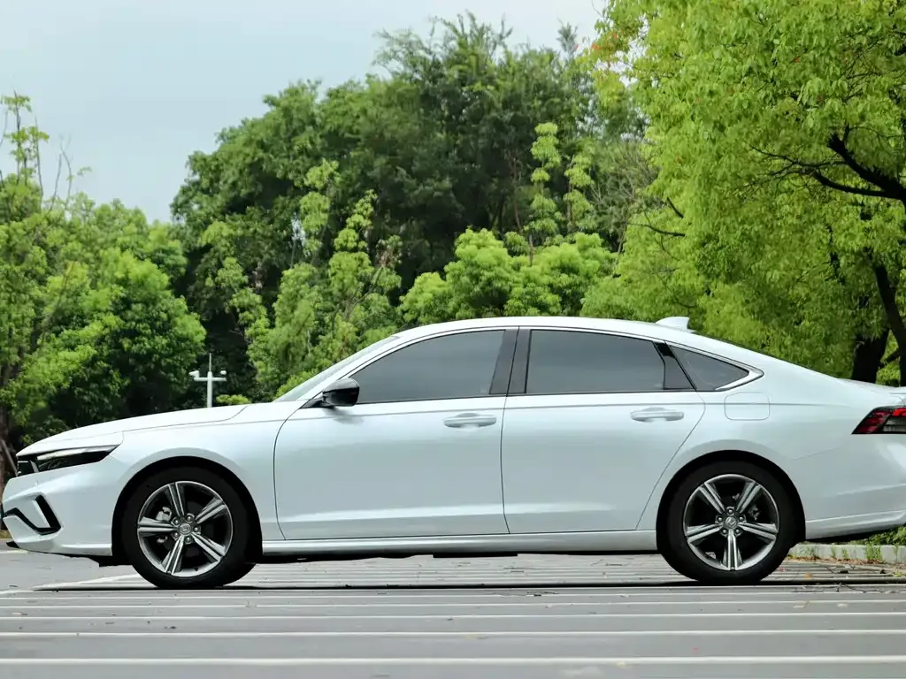 Honda Accord — фото 10