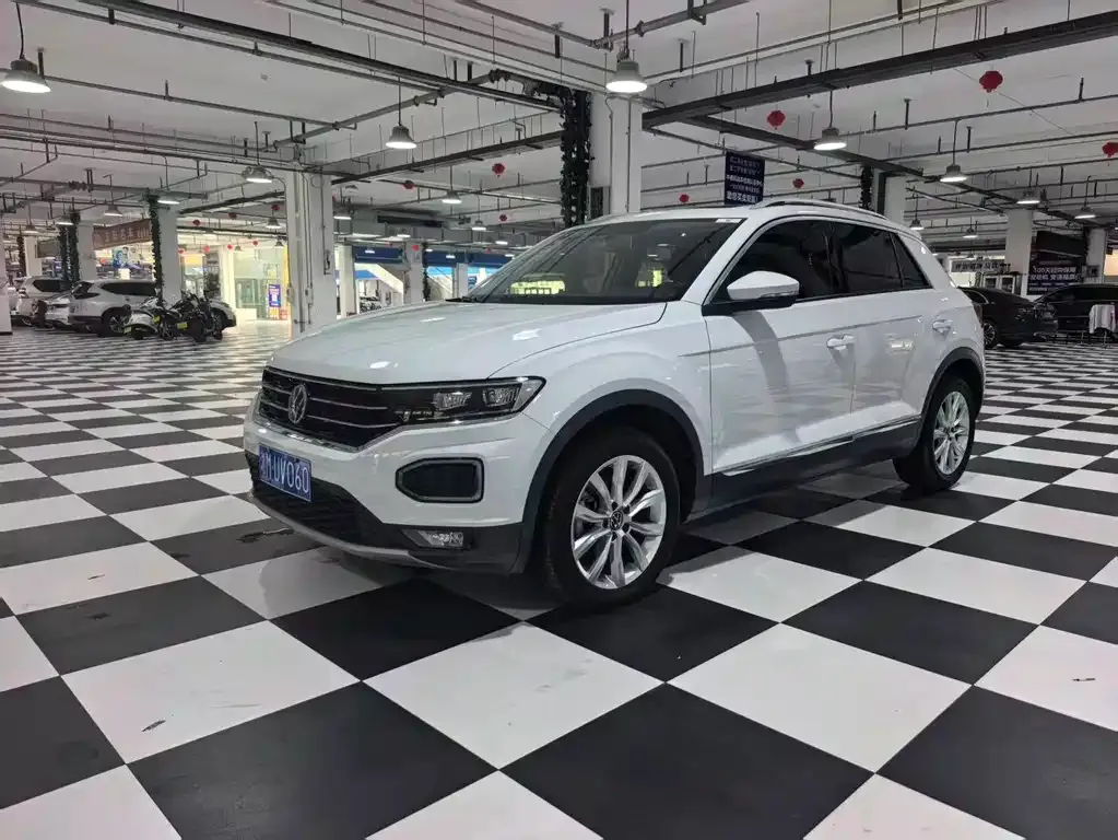 Volkswagen T-Roc — фото 1