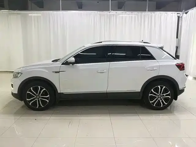 Volkswagen T-Roc — фото 9
