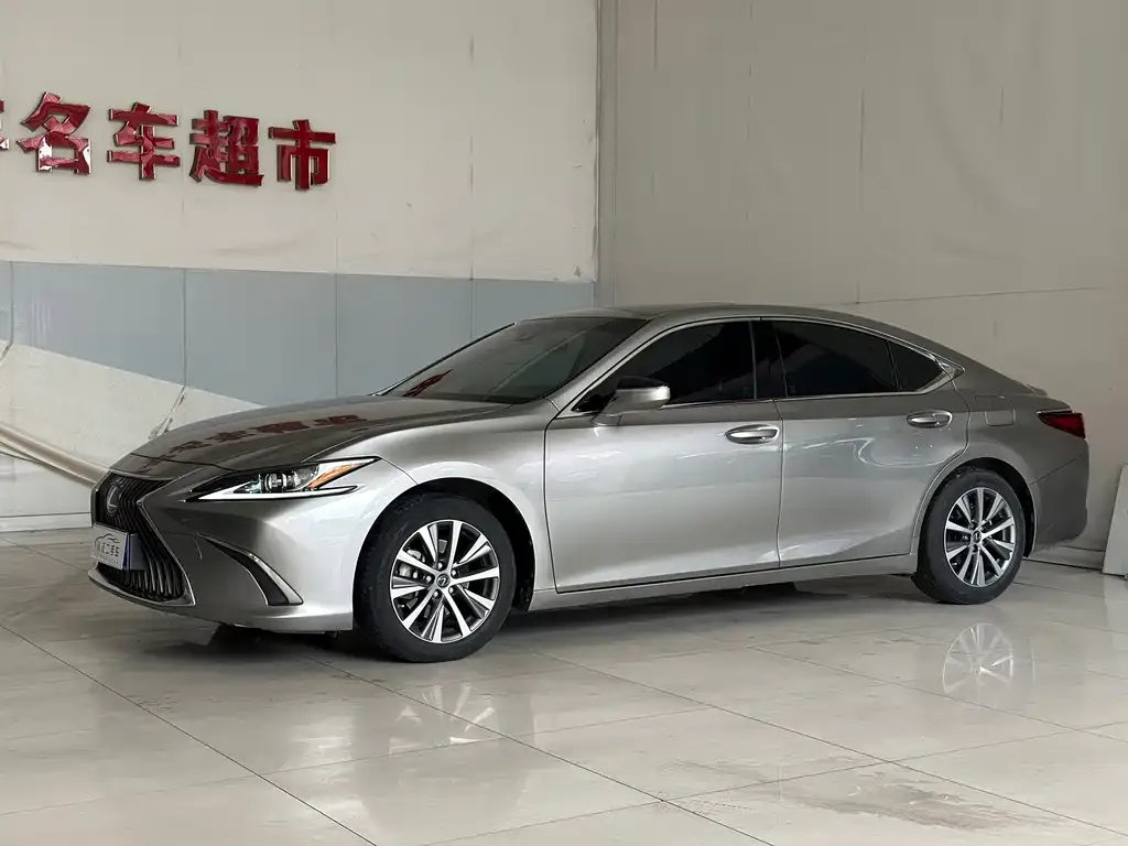 Lexus ES — фото 1