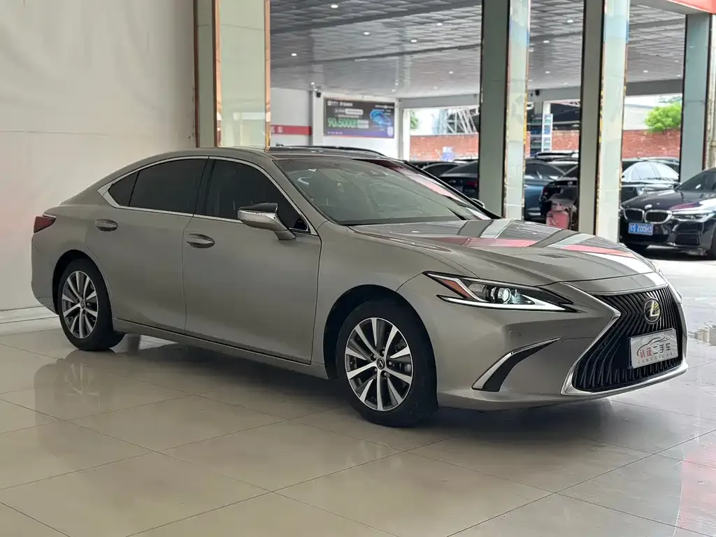 Lexus ES — фото 10