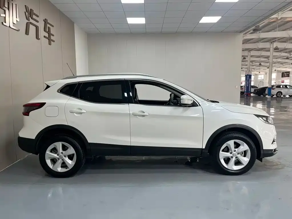 Nissan Qashqai — фото 7