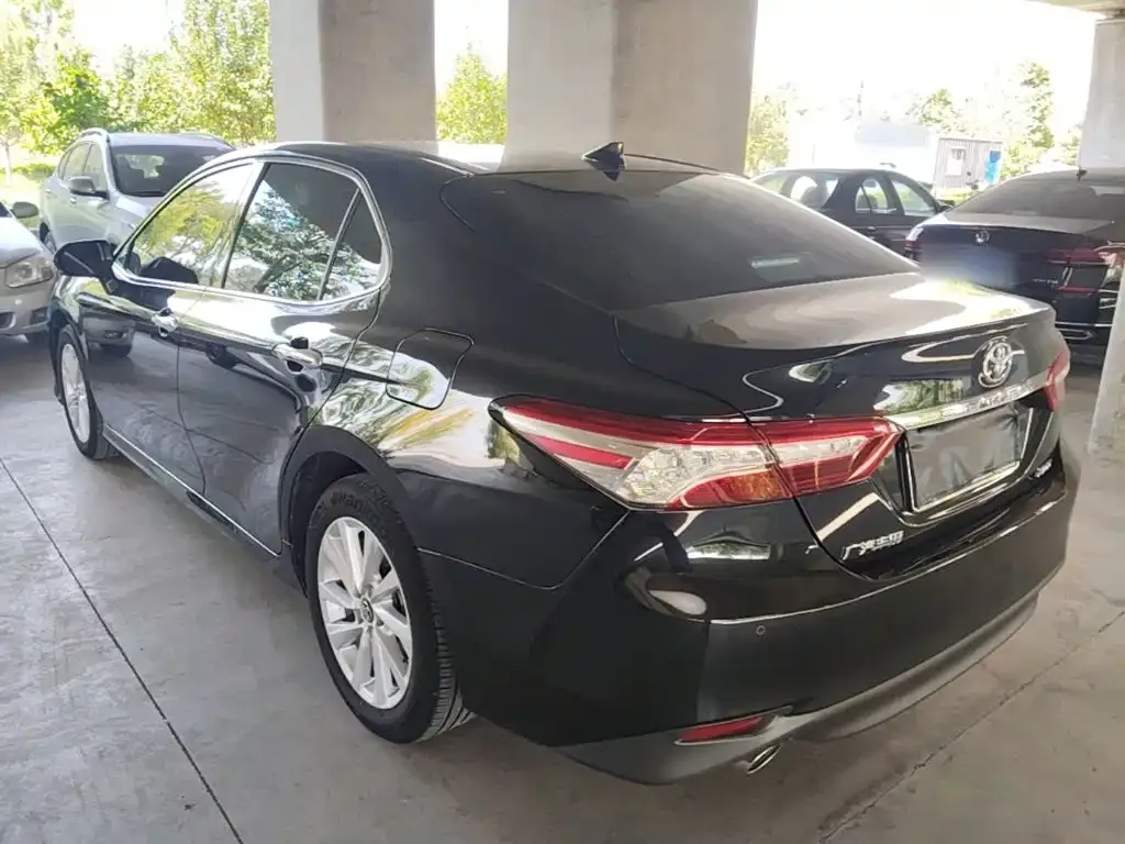 Toyota Camry — фото 8