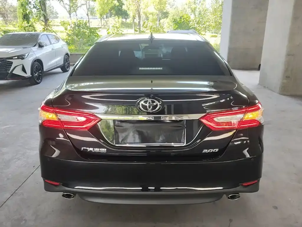 Toyota Camry — фото 3