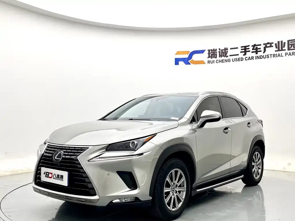 Lexus NX — фото 1