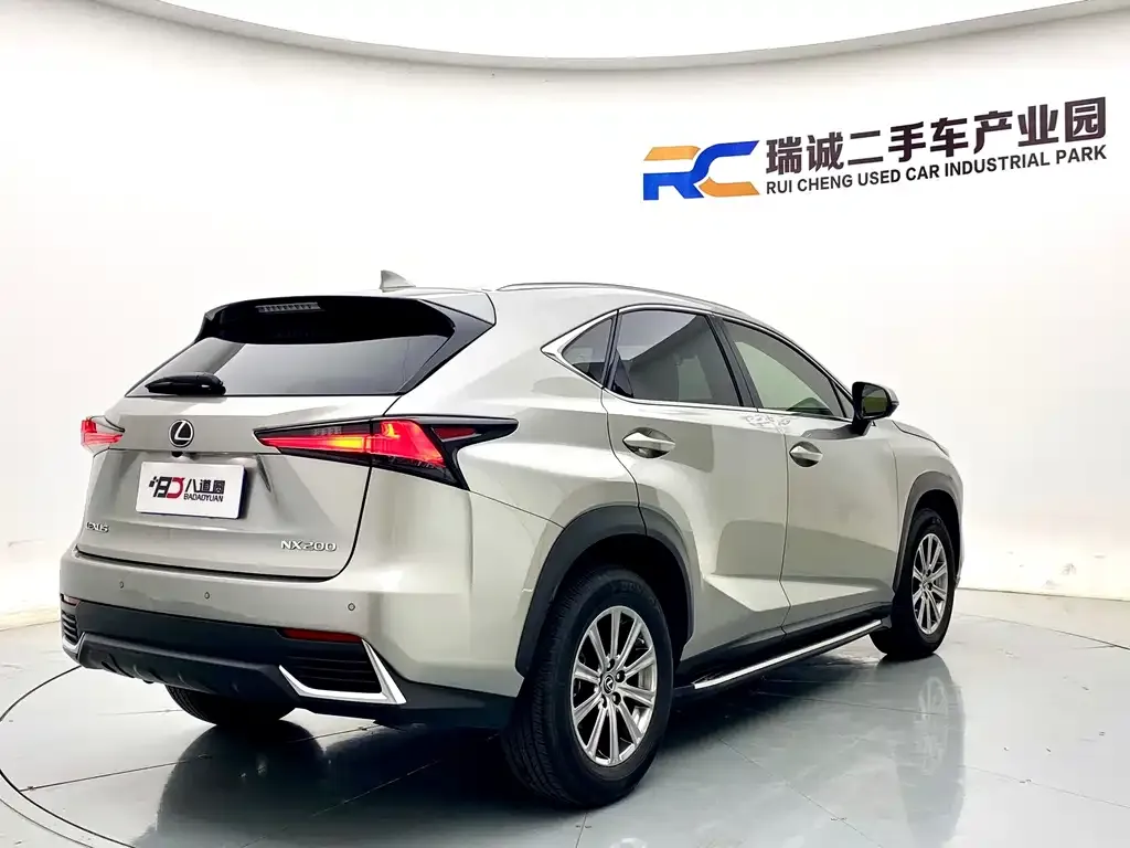 Lexus NX — фото 5