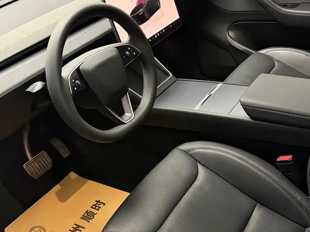 Tesla Model Y — фото 8