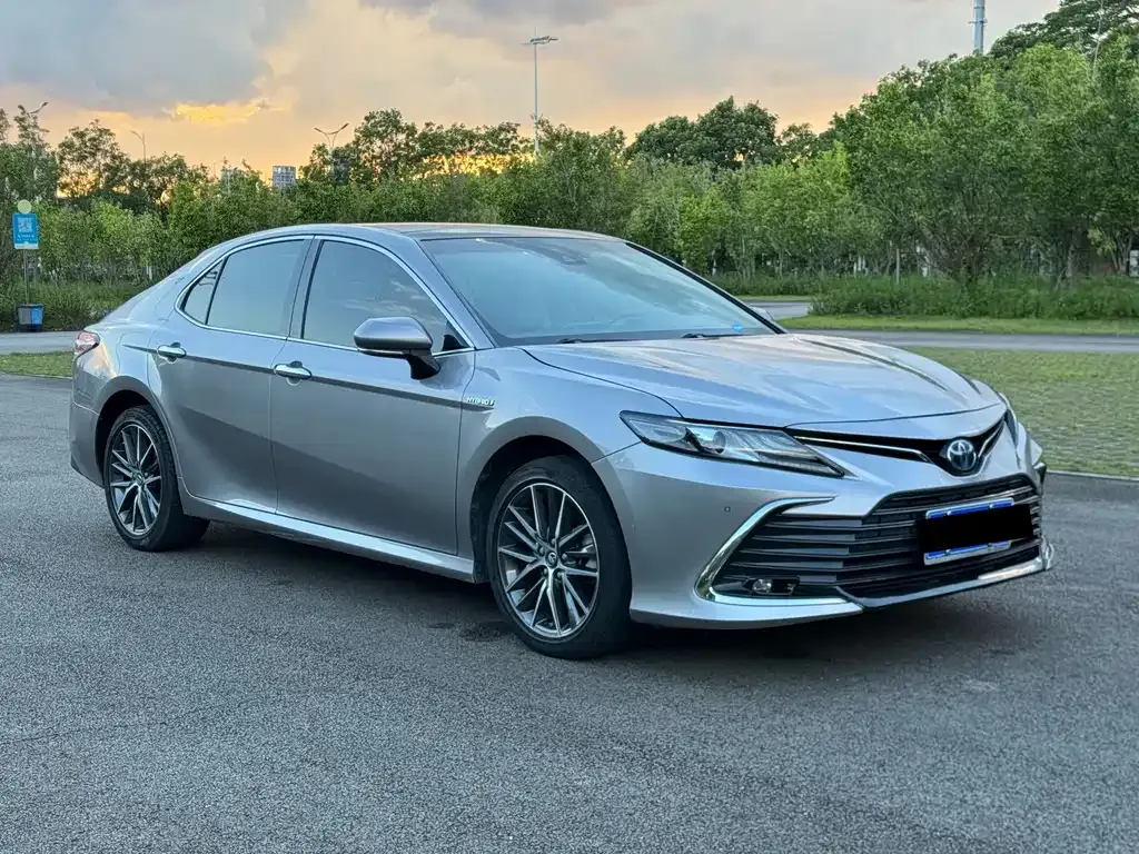 Toyota Camry — фото 6