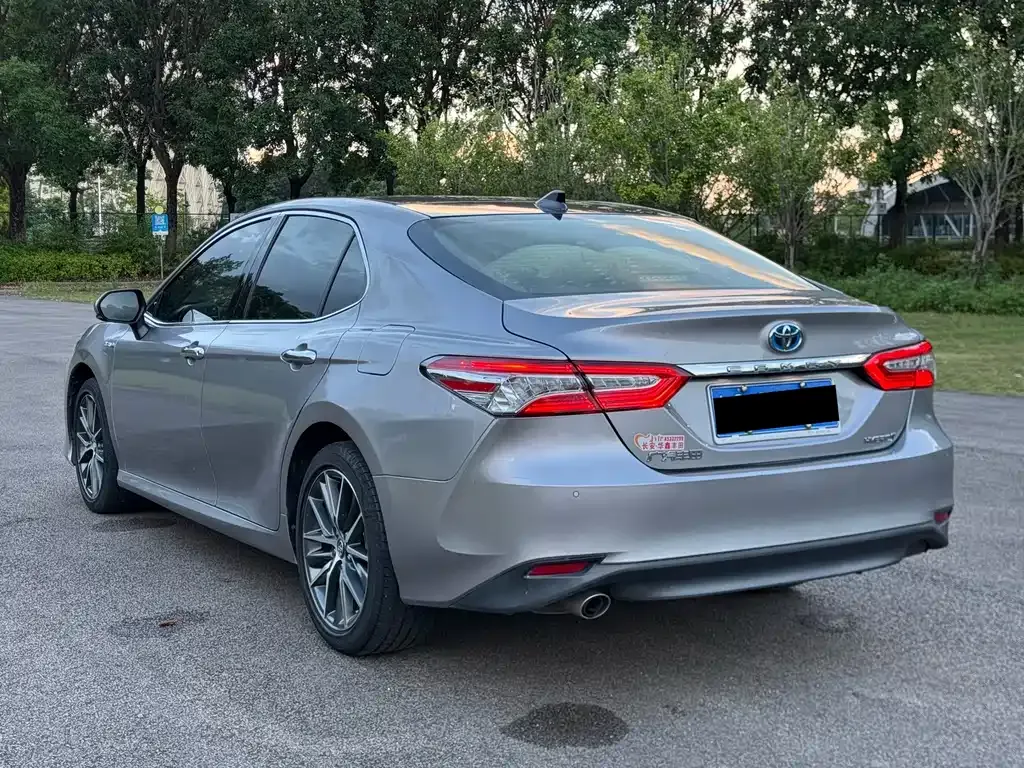 Toyota Camry — фото 9