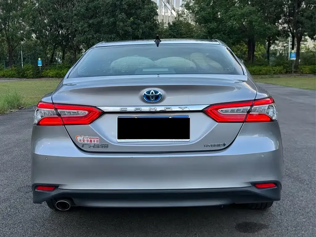 Toyota Camry — фото 2