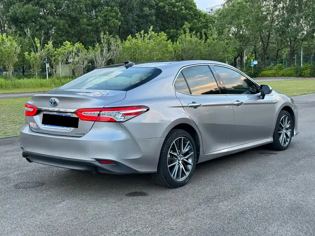 Toyota Camry — фото 10