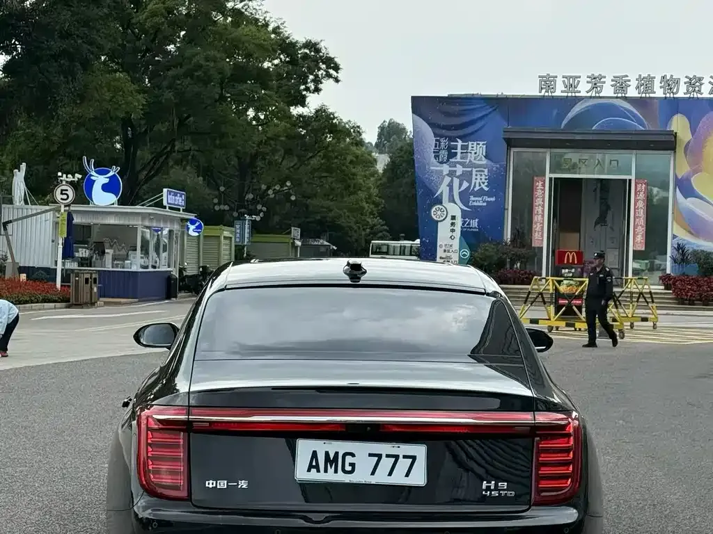 Hongqi H9 — фото 4