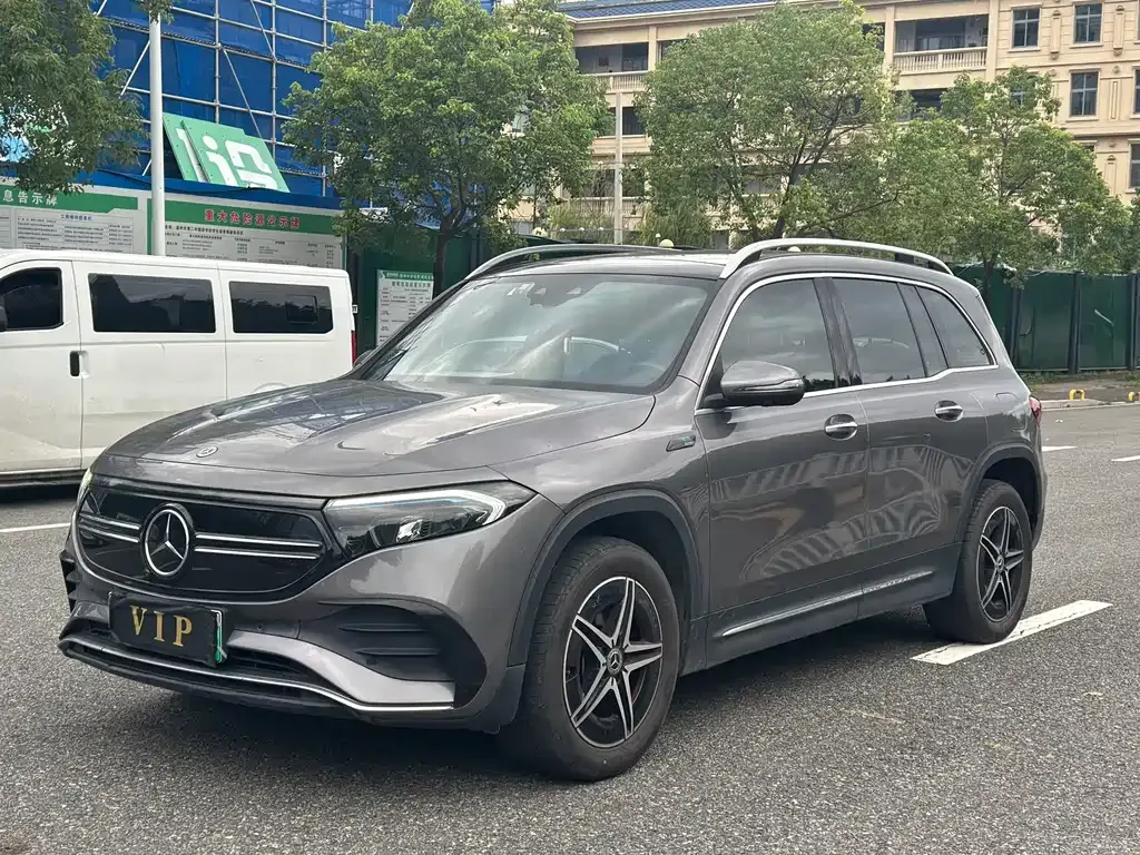 Mercedes-Benz EQB — фото 1