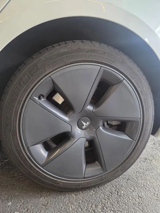 Tesla Model 3 — фото 3