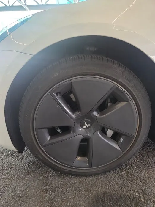 Tesla Model 3 — фото 2