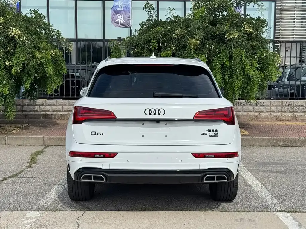 Audi Q5L — фото 5