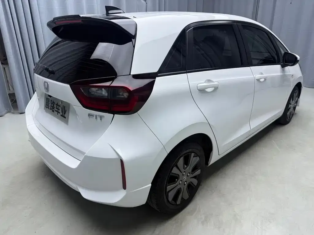 Honda Fit — фото 10