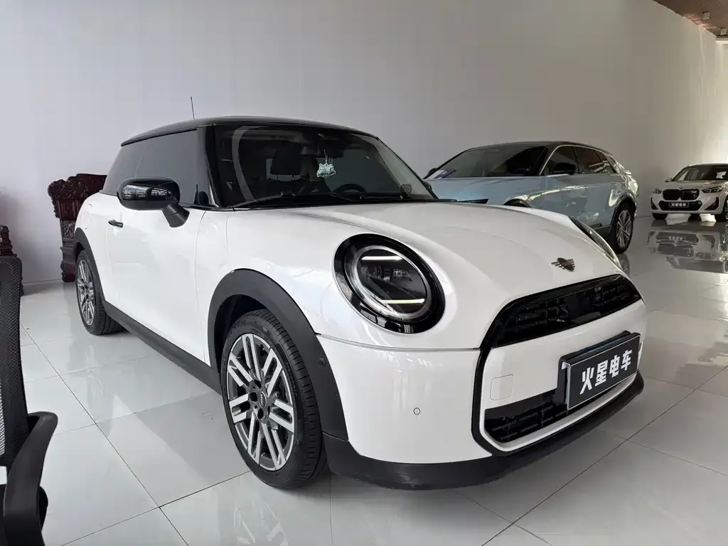 MINI Cooper (3-door) — фото 1