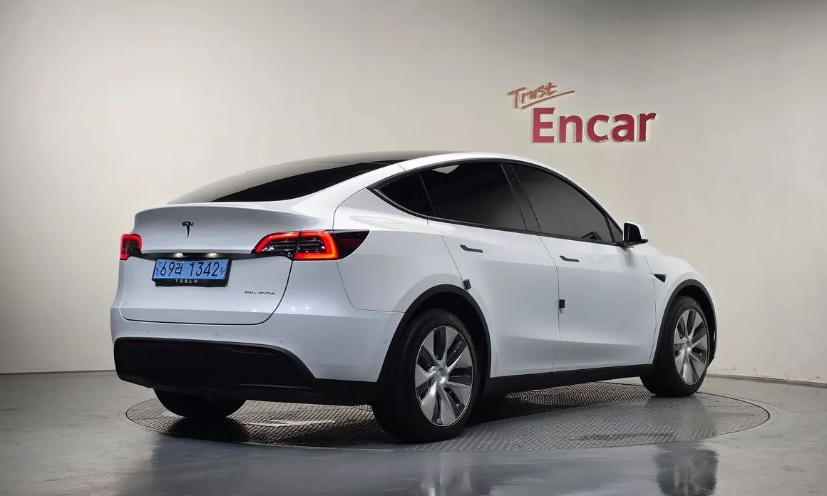 Tesla Model Y — фото 6