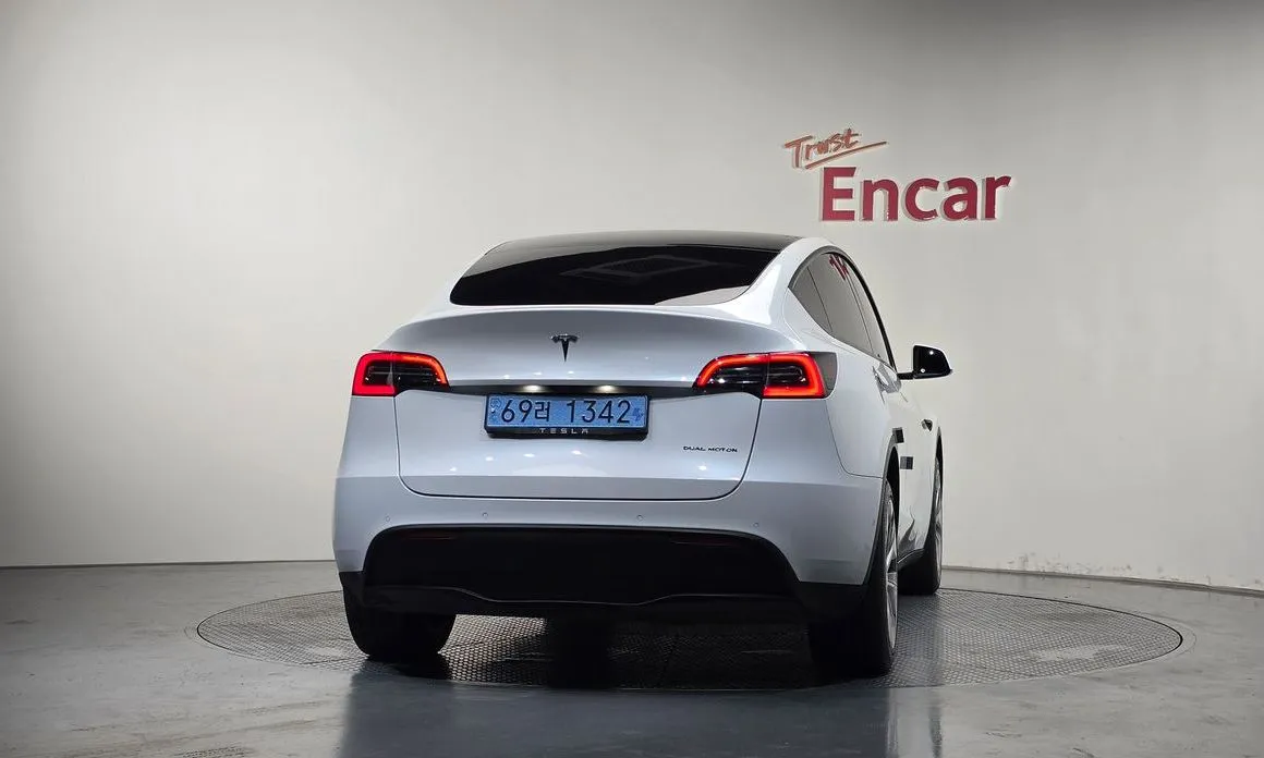 Tesla Model Y — фото 9