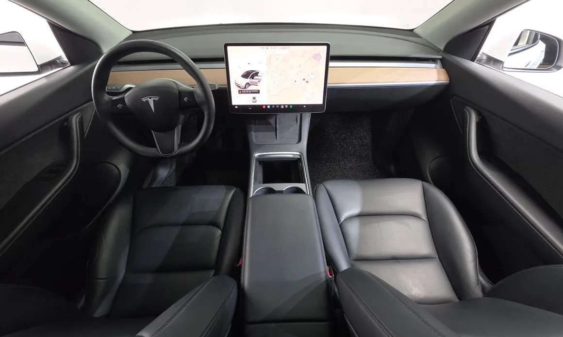 Tesla Model Y — фото 8
