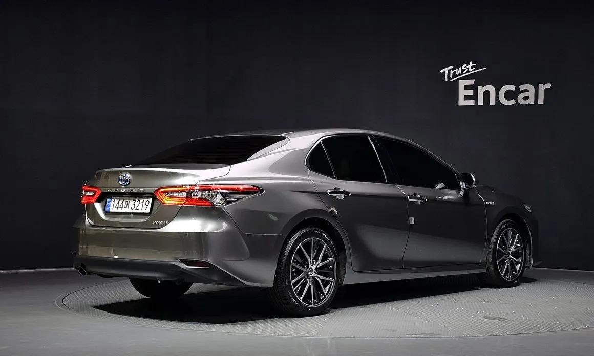 Toyota Camry — фото 6