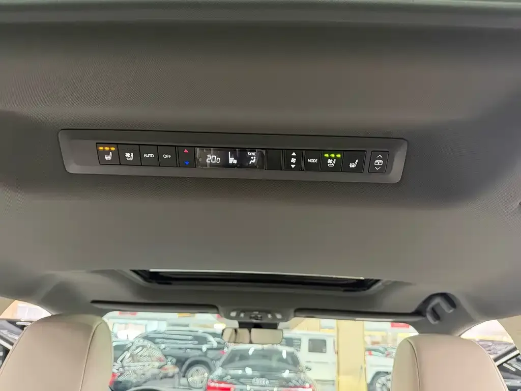 Toyota Granvia — фото 8