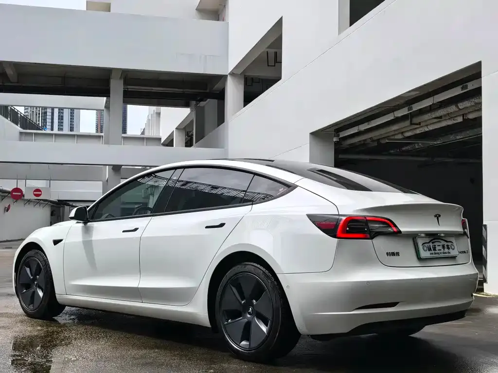 Tesla Model 3 — фото 5