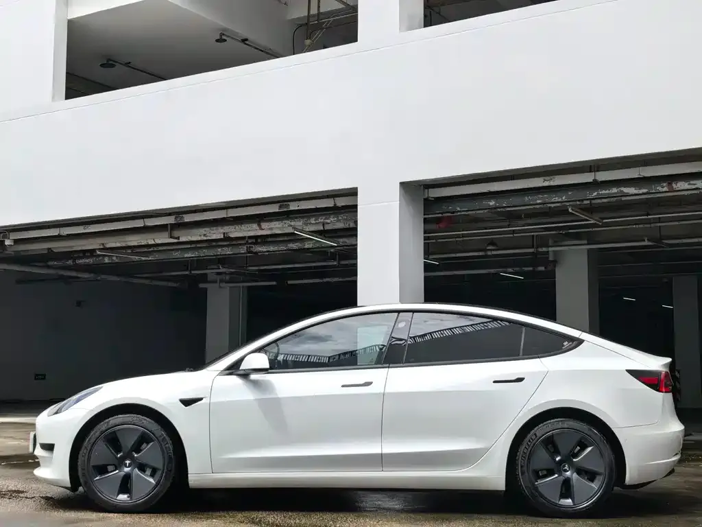 Tesla Model 3 — фото 3