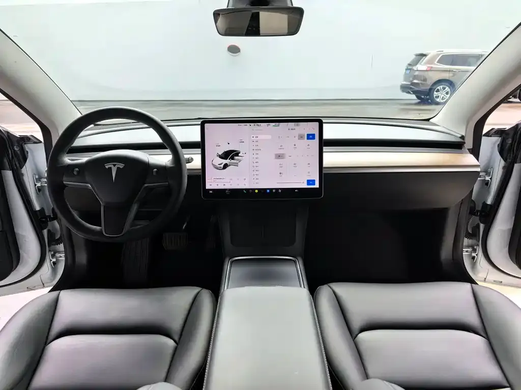 Tesla Model 3 — фото 8
