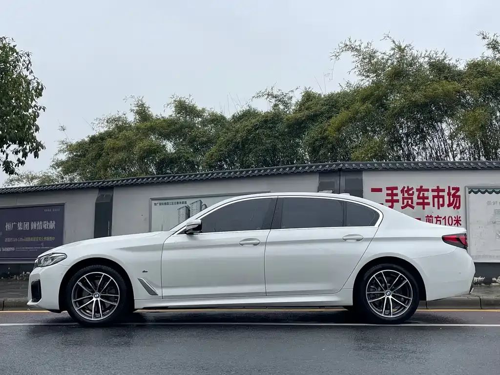 BMW 5 Series — фото 10