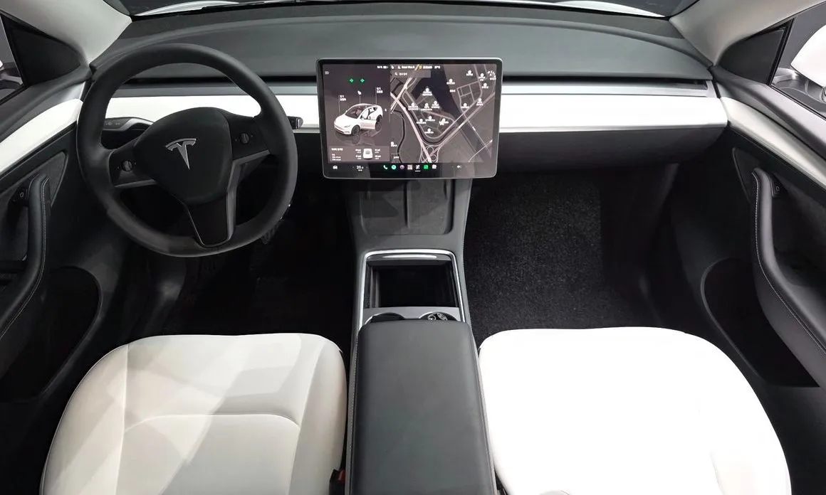 Tesla Model Y — фото 8