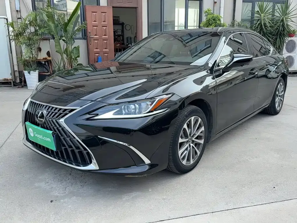 Lexus ES — фото 1