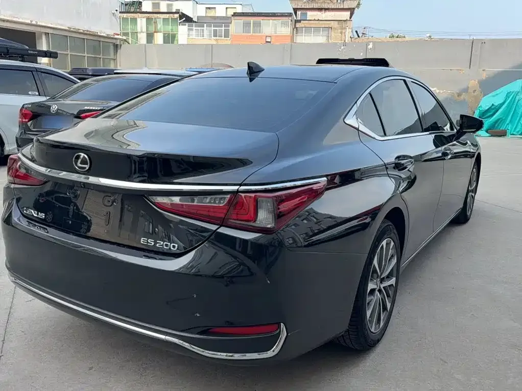 Lexus ES — фото 10