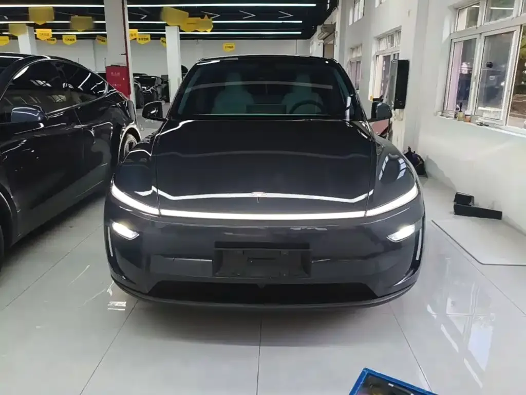 Tesla Model Y — фото 8