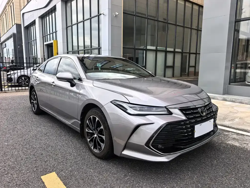 Toyota Avalon — фото 1