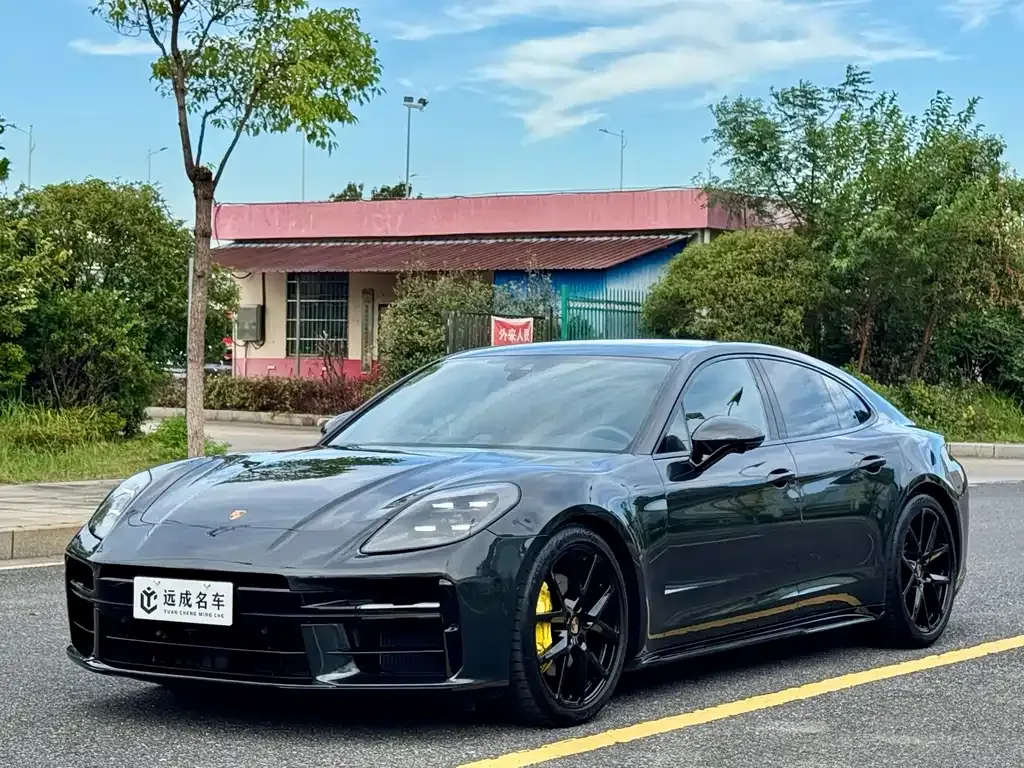 Porsche Panamera — фото 1