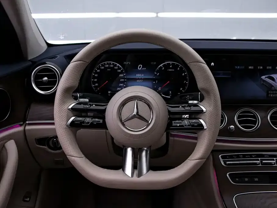 Mercedes-Benz E-Class — фото 10