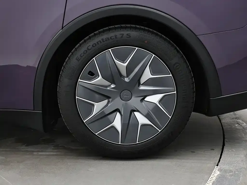 Tesla Model Y L — фото 10