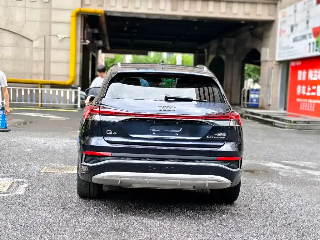 Audi Q4 e-tron — фото 7