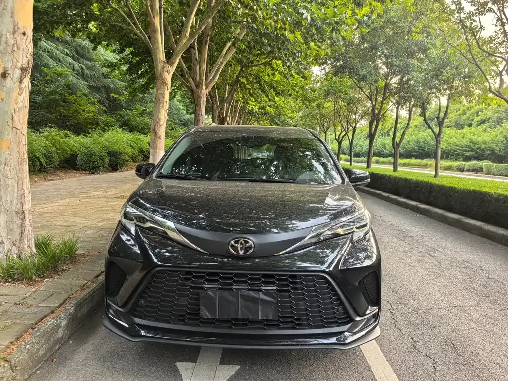 Toyota Granvia — фото 10