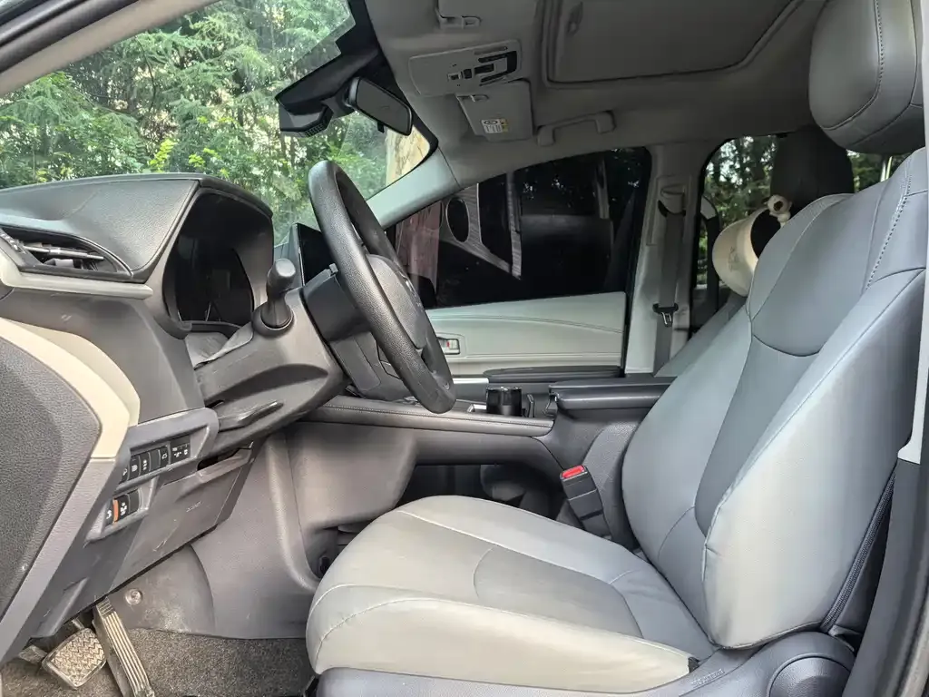 Toyota Granvia — фото 9