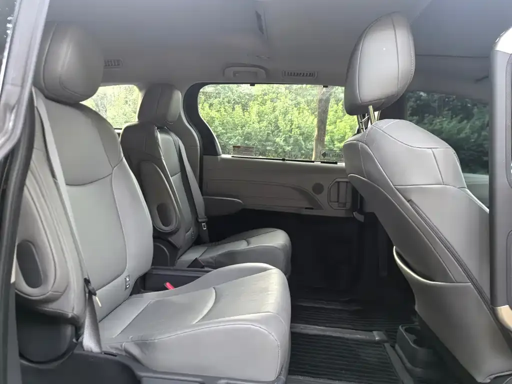 Toyota Granvia — фото 4