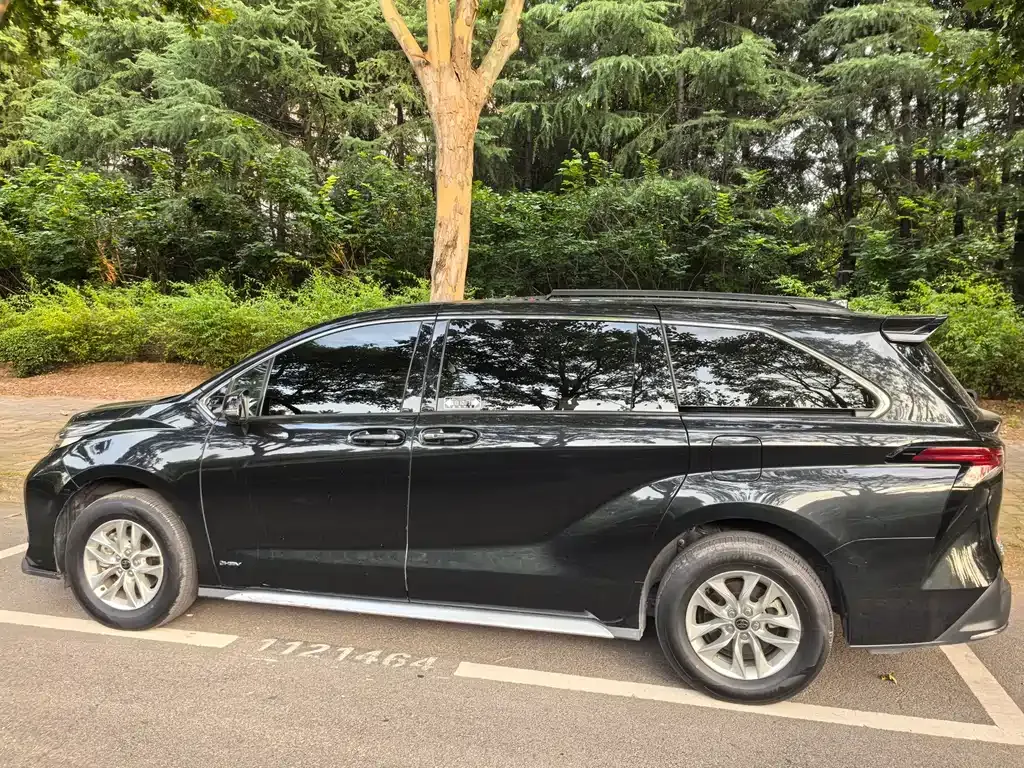 Toyota Granvia — фото 7