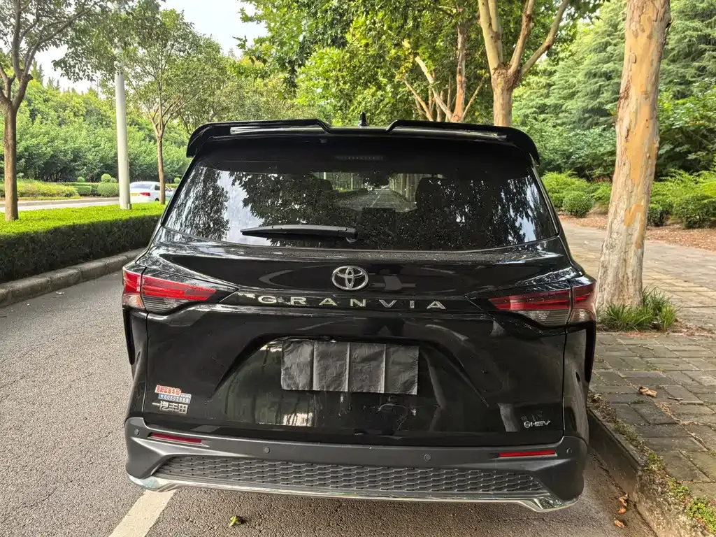 Toyota Granvia — фото 8
