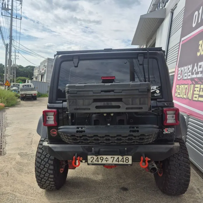 Jeep Wrangler — фото 7