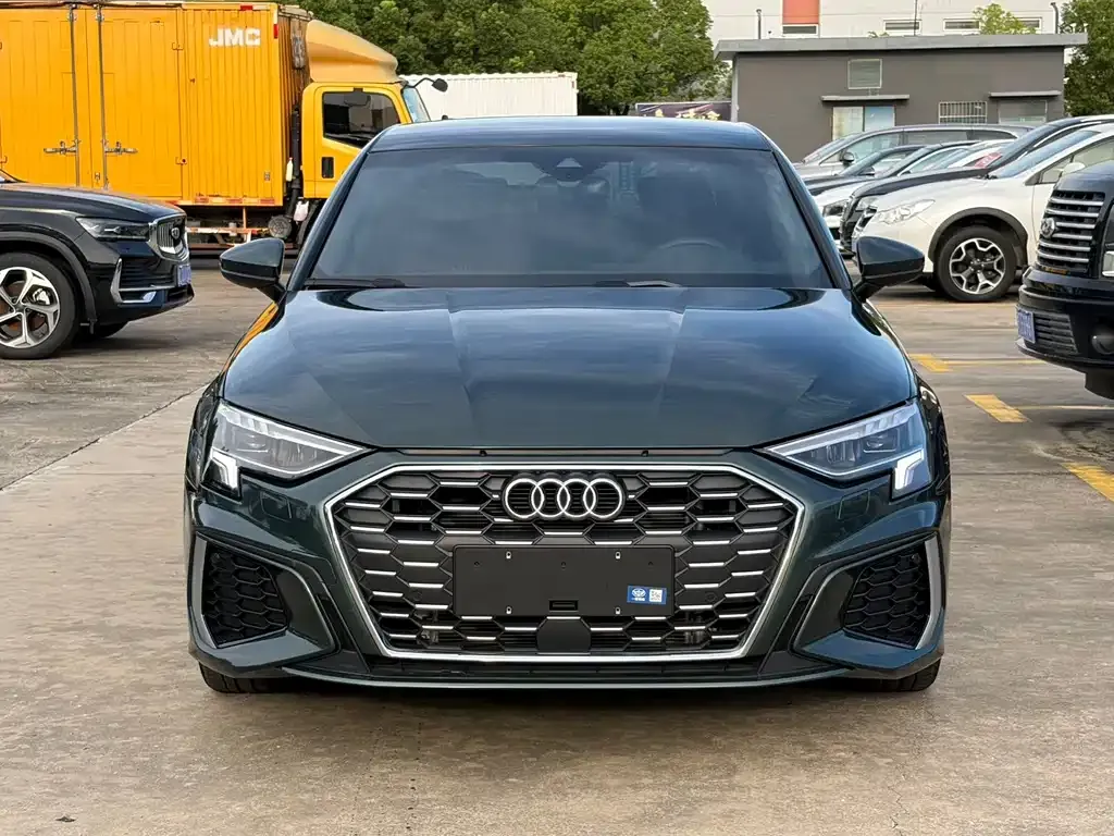 Audi A3 — фото 1