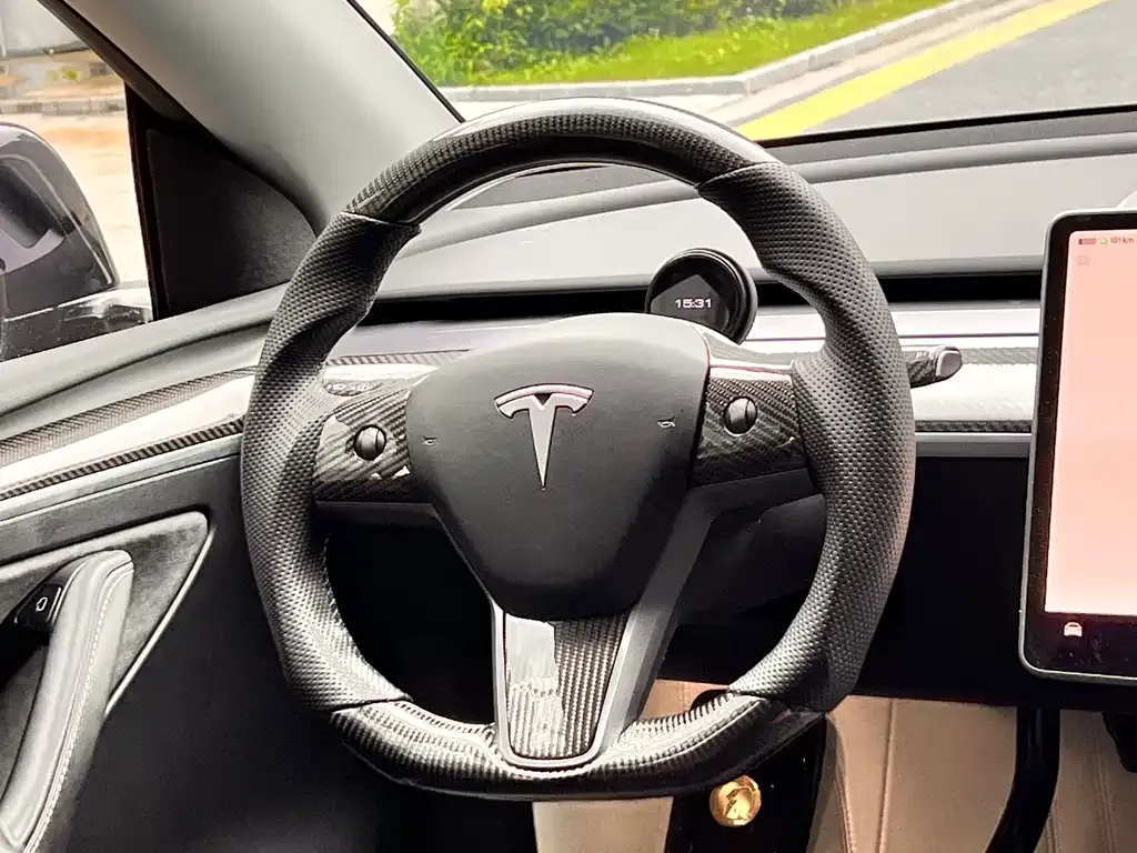 Tesla Model Y — фото 7