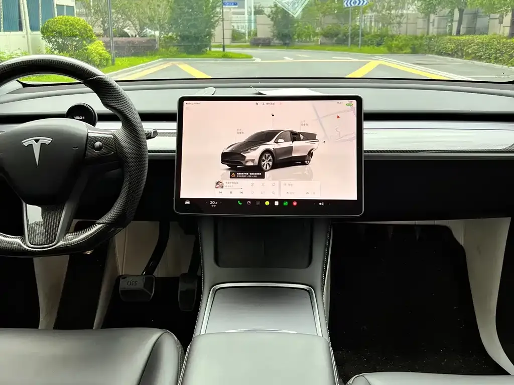 Tesla Model Y — фото 9